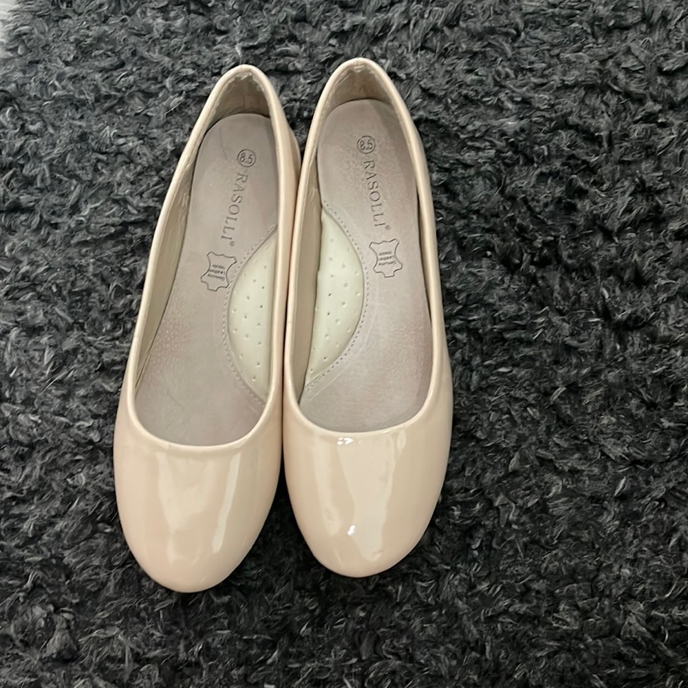 Tan flats